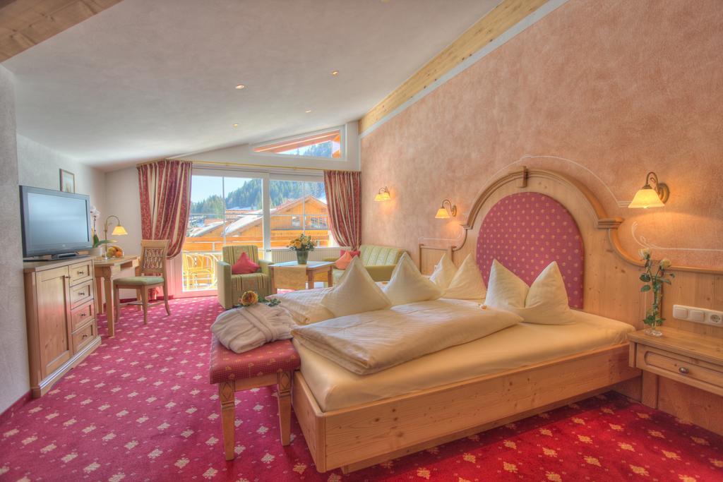Landhotel Berghof Бад-Гінделанг Номер фото