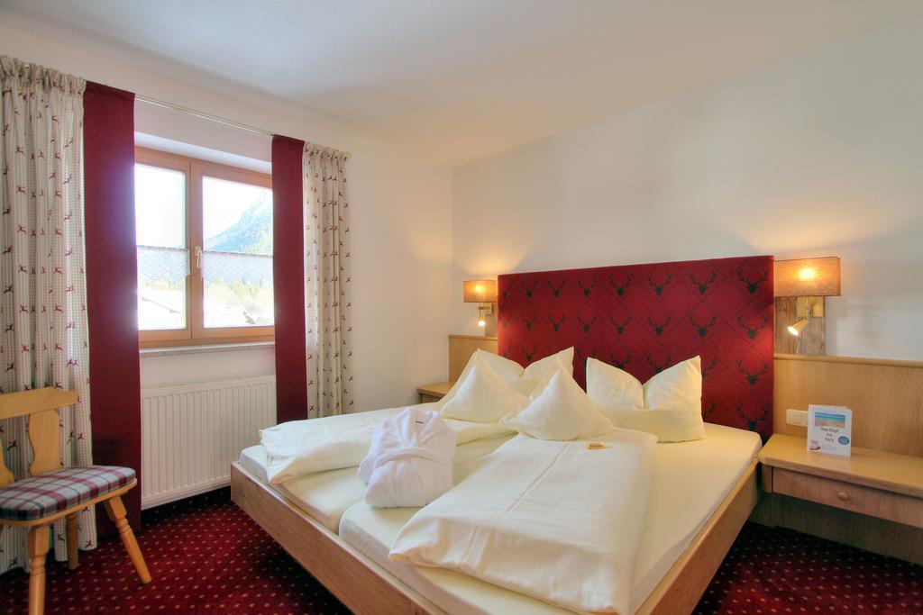 Landhotel Berghof Бад-Гінделанг Номер фото